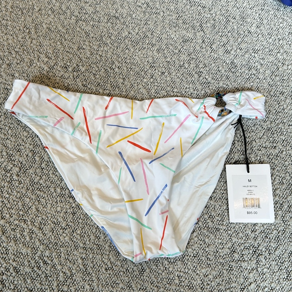 I is bikini bottom size medium